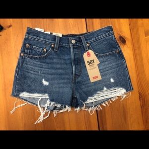 Mid Rise 501 Levi Strauss shorts -size 27
